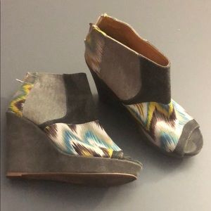 Charlotte Russ 4.5” heel wedge, Jean, back zipper.